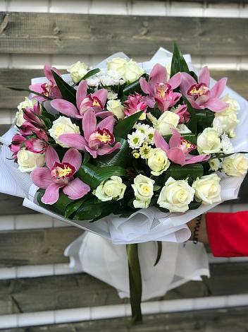 Букет цветов из: Розы и Хризантемы в Чепелево