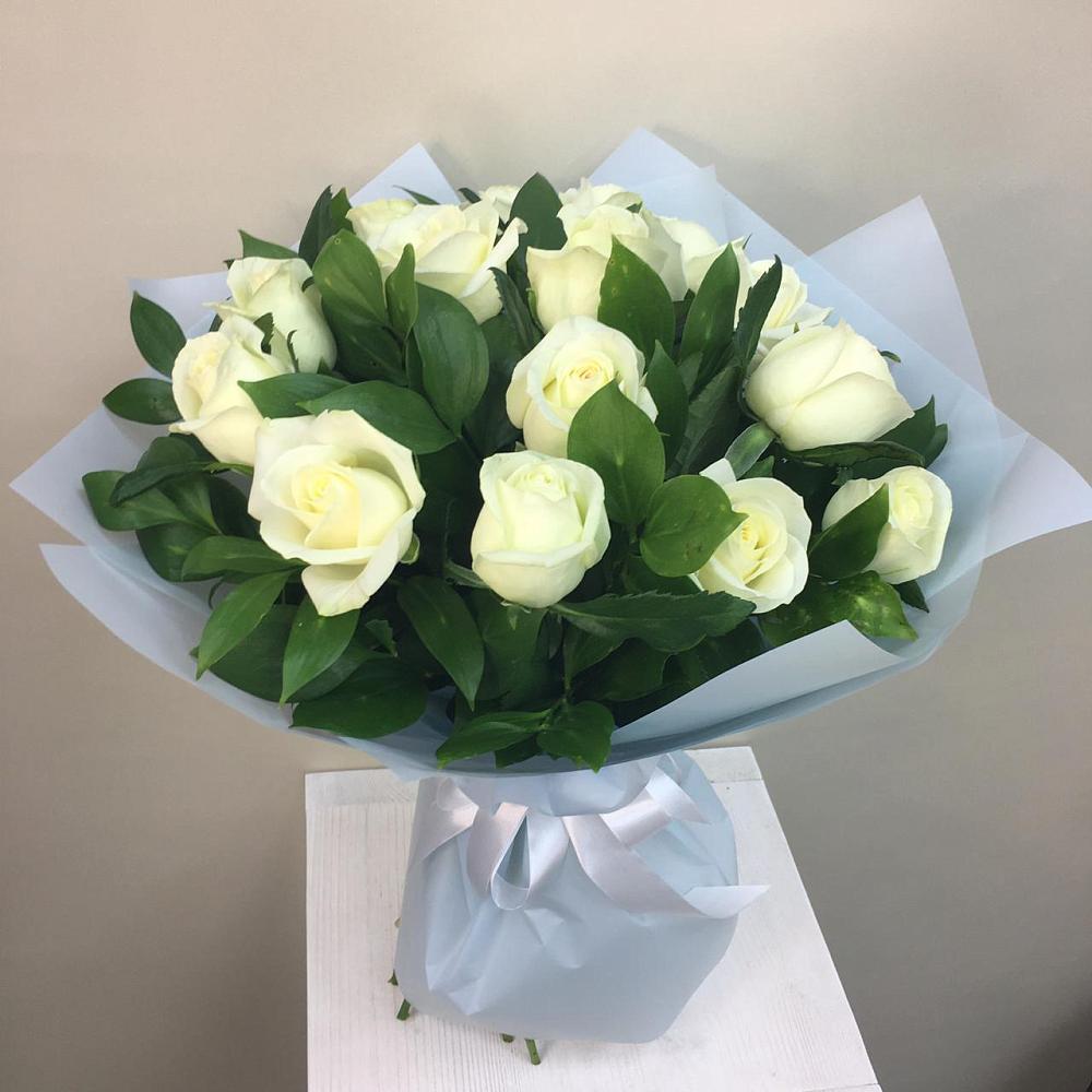 Букет 15 Белых роз Проуд в Чепелево