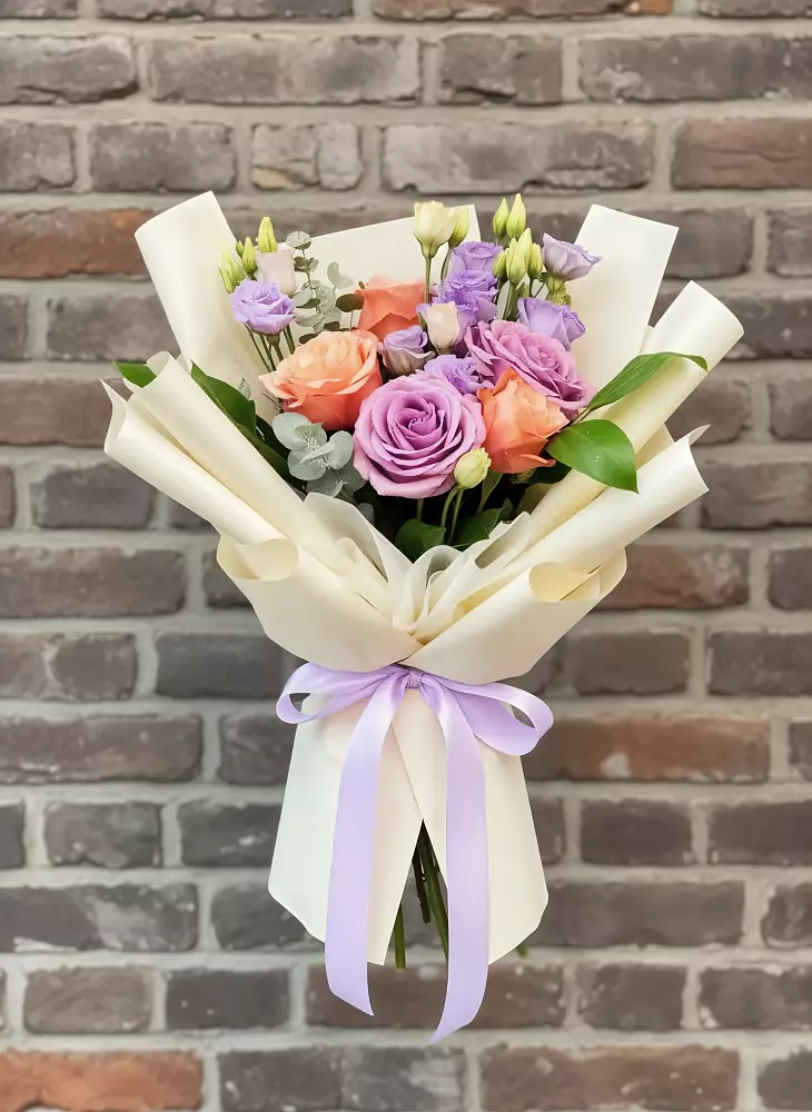 Букет цветов из: Лизиантусы и Розы в Чепелево