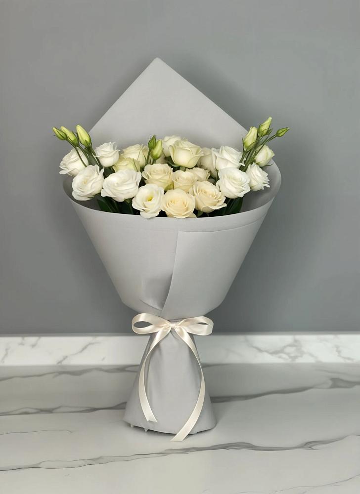 Букет цветов из: Розы и Лизиантусы в Чепелево