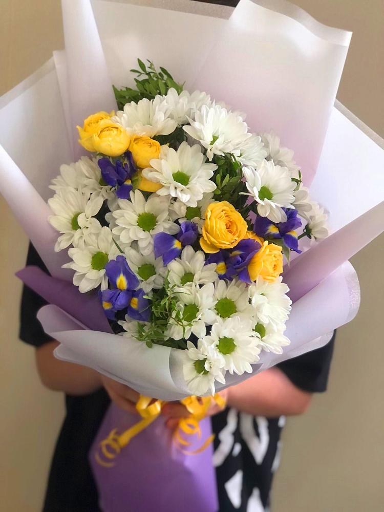 Букет цветов из: Ирисы, Хризантемы и Розы в Чепелево