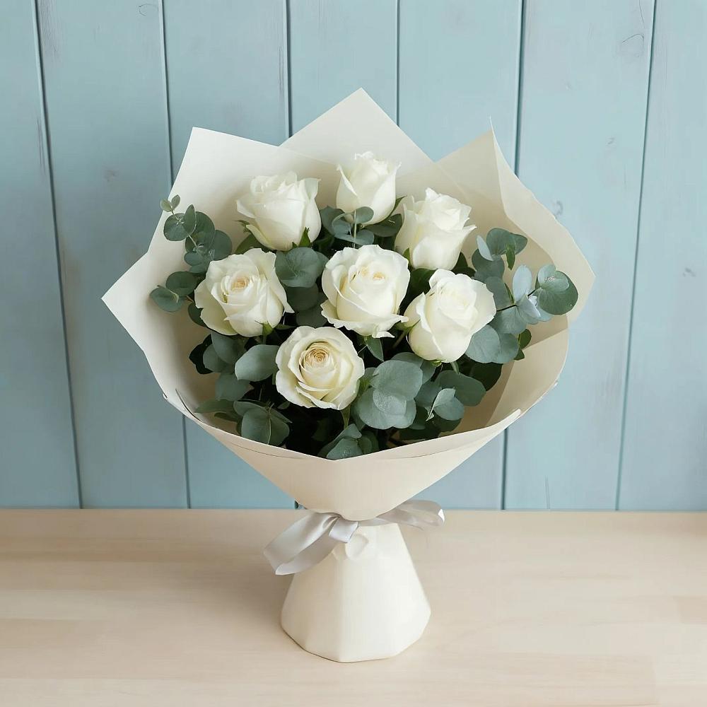 Букет Белые розы в Эвкалипте в Чепелево