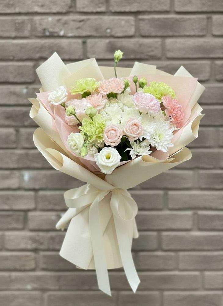 Букет цветов из: Гвоздики, Розы, Лизиантусы и Хризантемы в Чепелево