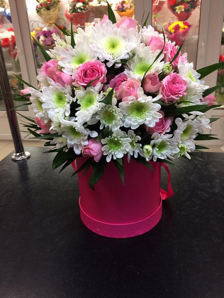 Цветочная композиция из Розы и Хризантемы в шляпной коробке в Чепелево