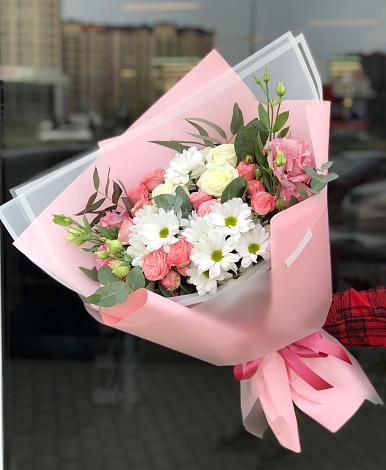 Букет цветов из: Розы, Лизиантусы и Хризантемы в Чепелево