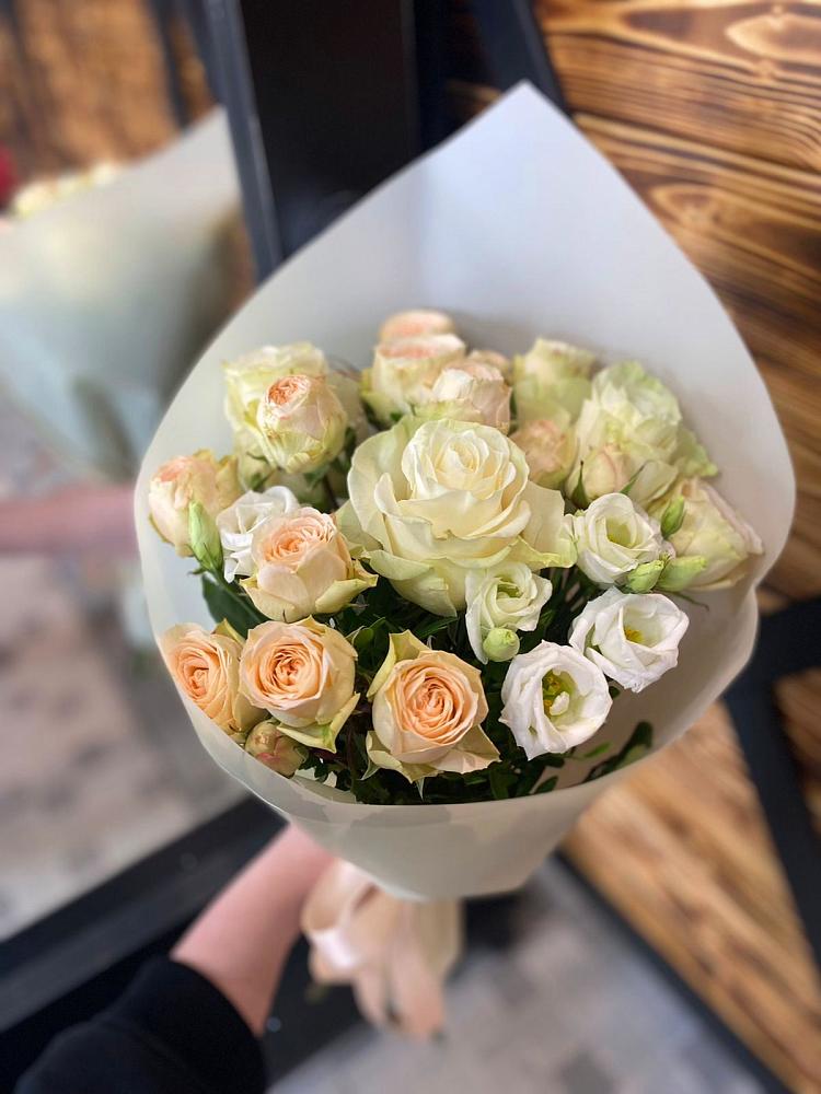 Букет цветов из: Розы и Лизиантусы в Чепелево